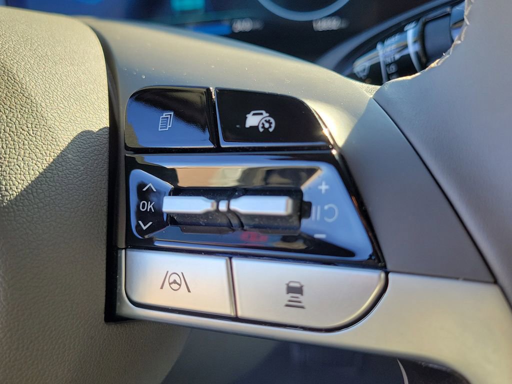 Used 2025 Hyundai Elantra SEL image 23