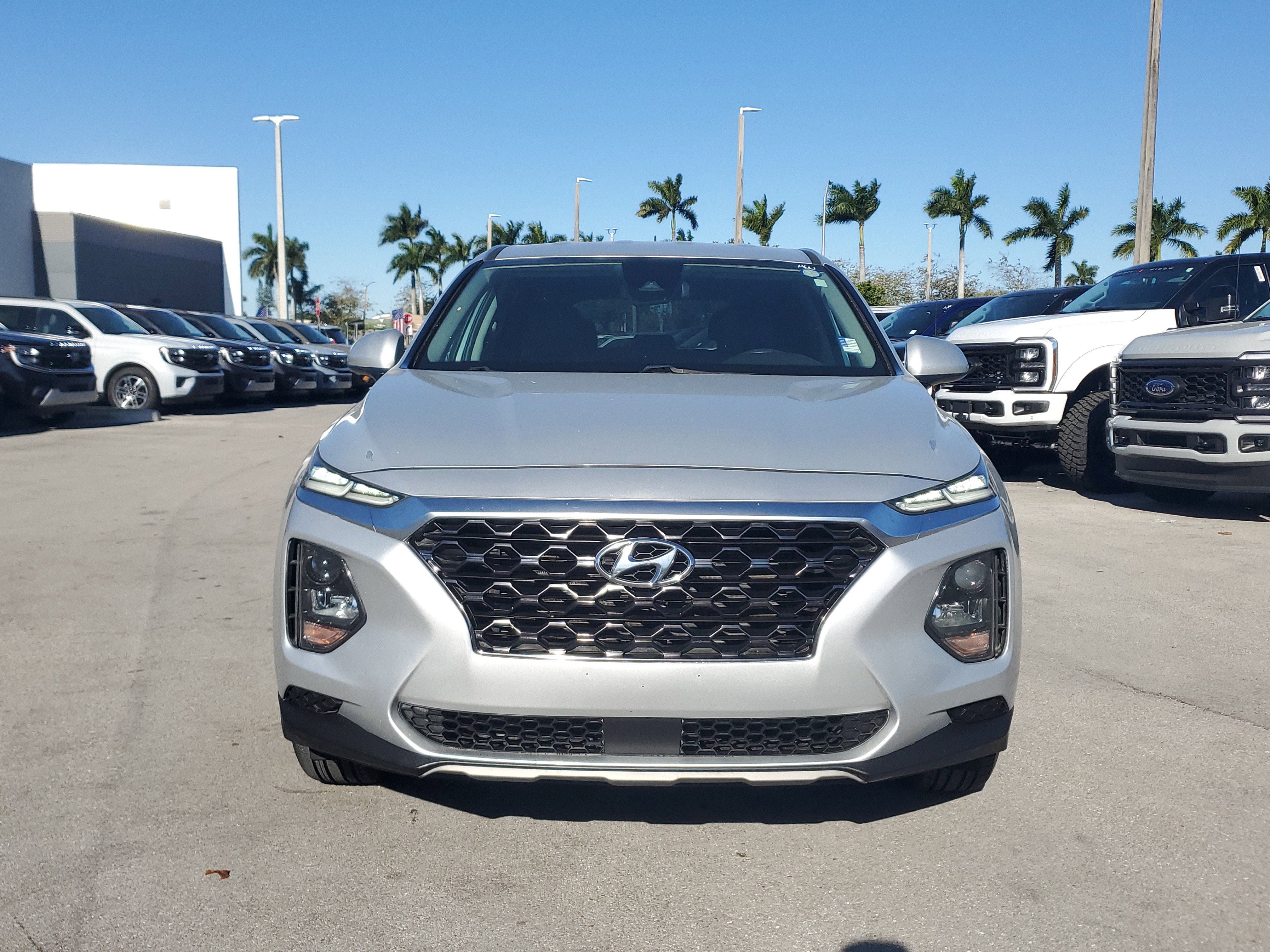 Used 2020 Hyundai Santa Fe SE image 2