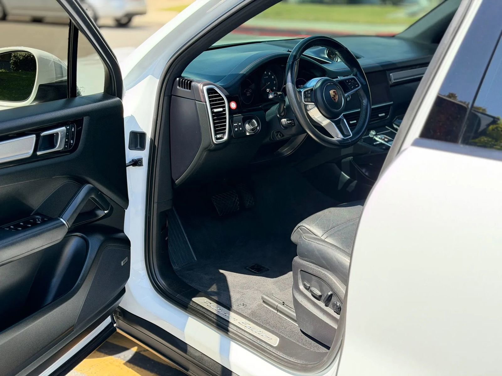Used 2022 Porsche Cayenne Platinum Edition w/ Premium Package Plus AWD/4WD image 16
