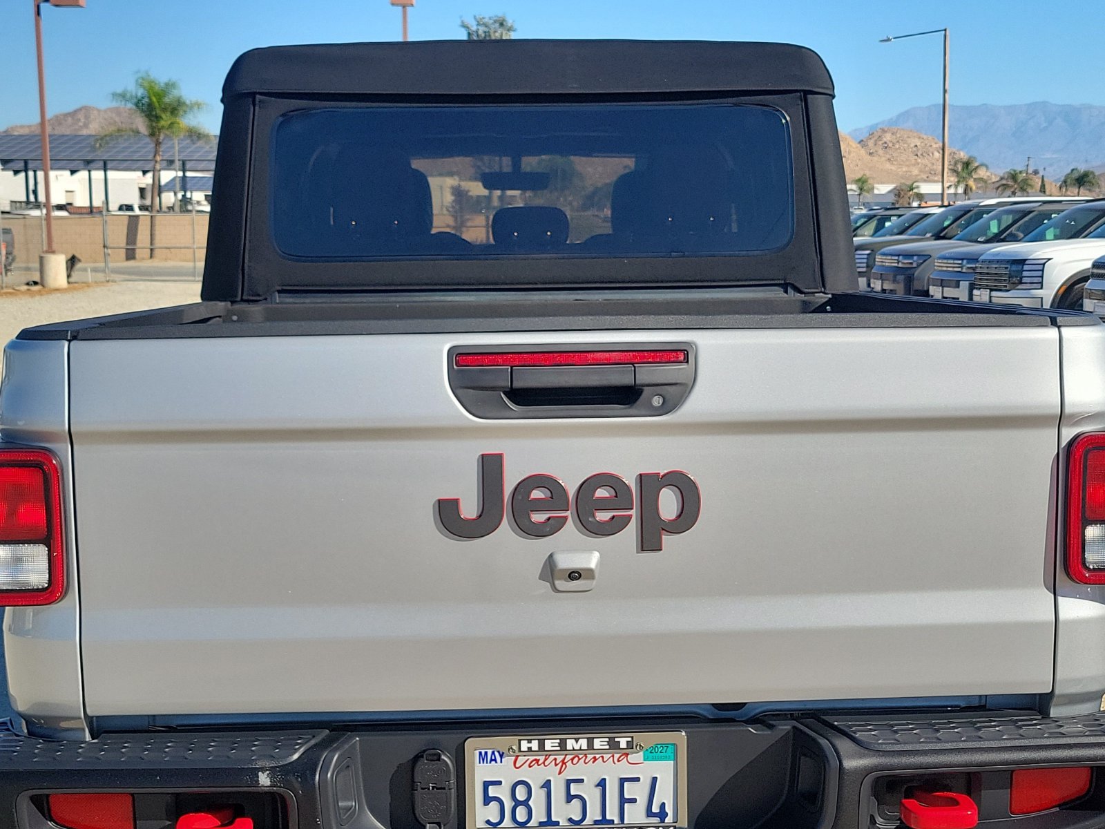 Used 2023 Jeep Gladiator Rubicon w/ Trailer Tow Package AWD/4WD image 27