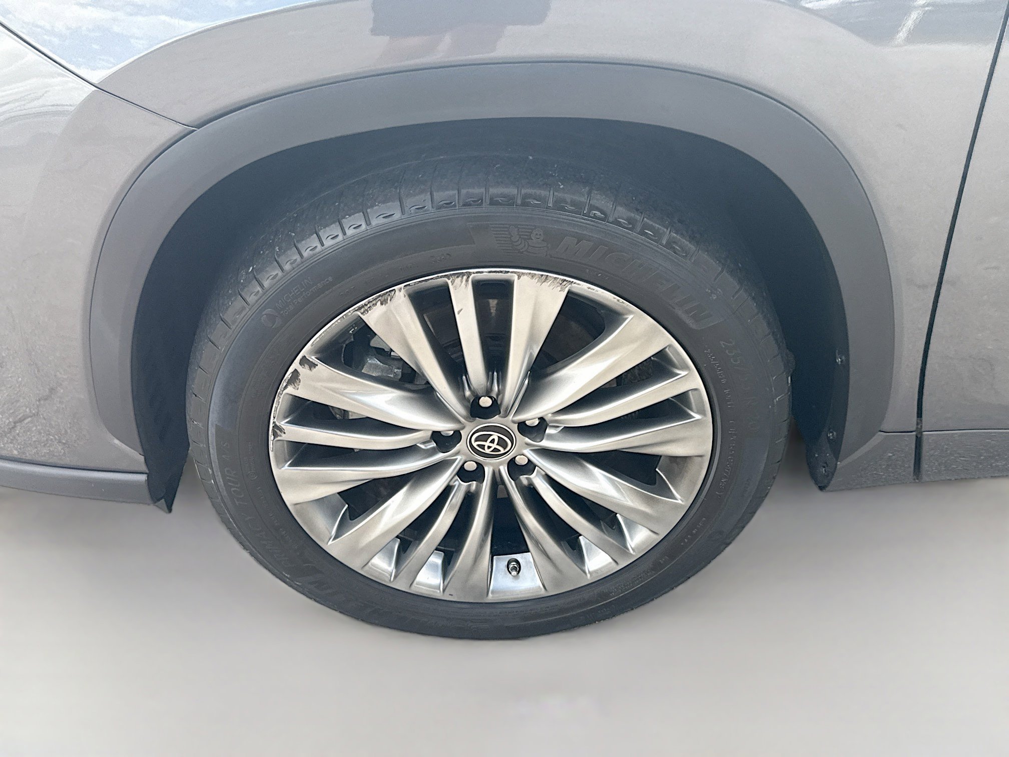 Used 2023 Toyota Highlander Platinum FWD image 37