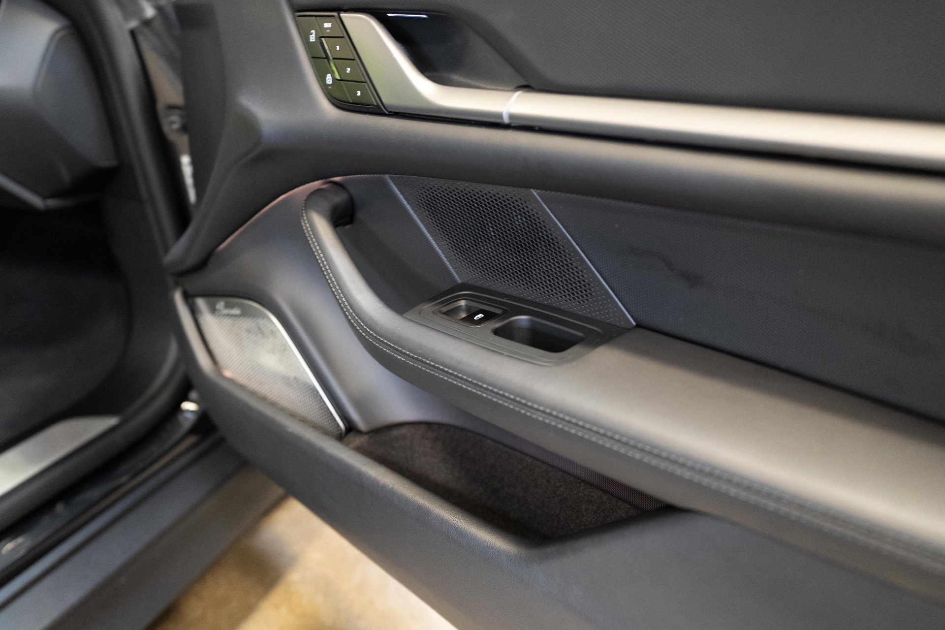 Used 2025 Porsche Taycan RWD image 83