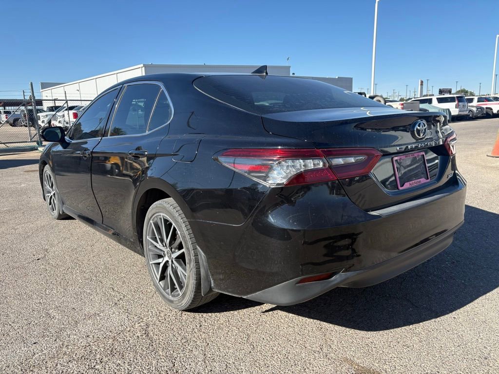 Used 2021 Toyota Camry XLE FWD image 3