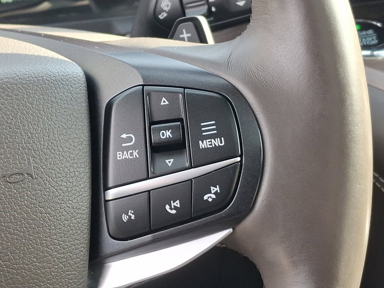 Used 2020 Ford Explorer Platinum w/ Premium Technology Package image 24