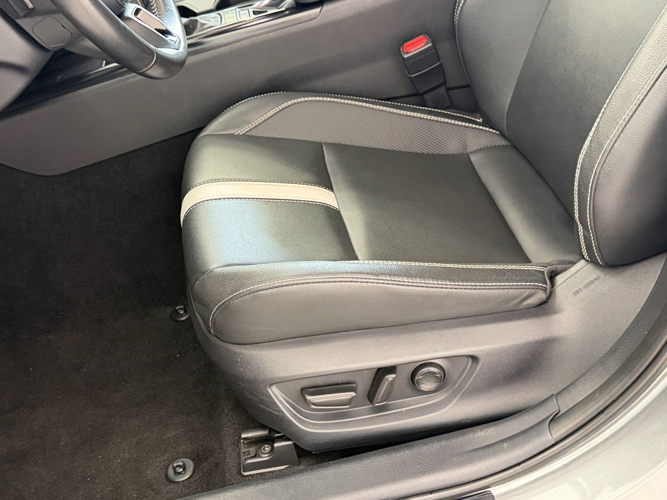 Used 2025 Toyota Camry SE FWD image 14