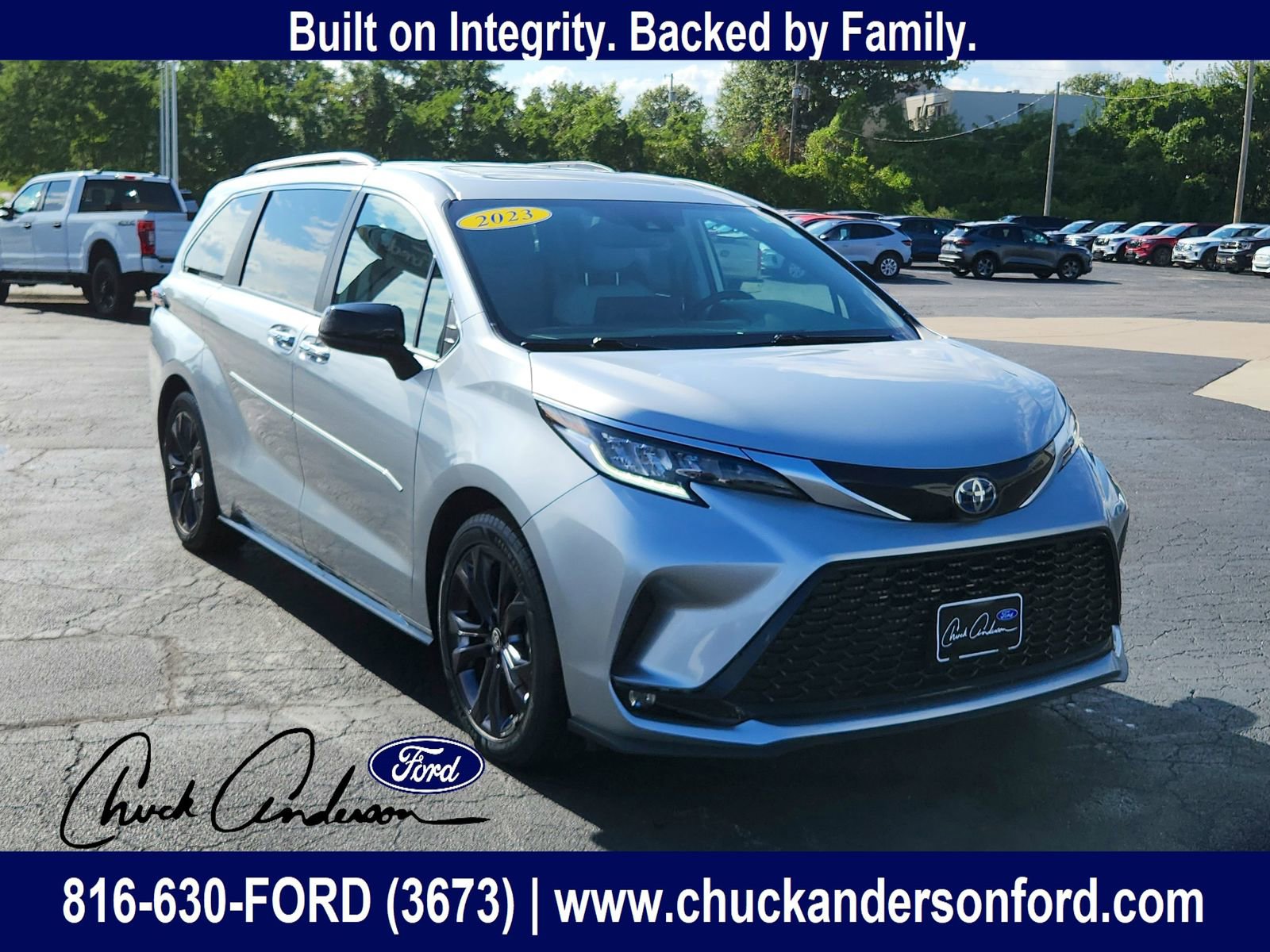 Used 2023 Toyota Sienna XSE w/ XSE Plus Package image 4