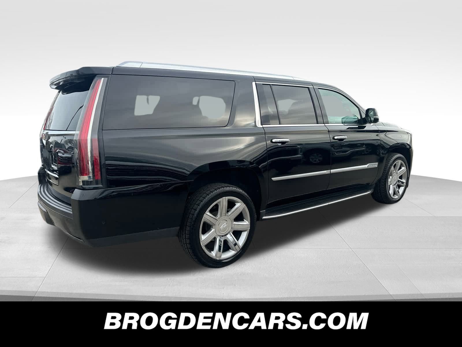 Used 2020 Cadillac Escalade ESV Premium Luxury image 3