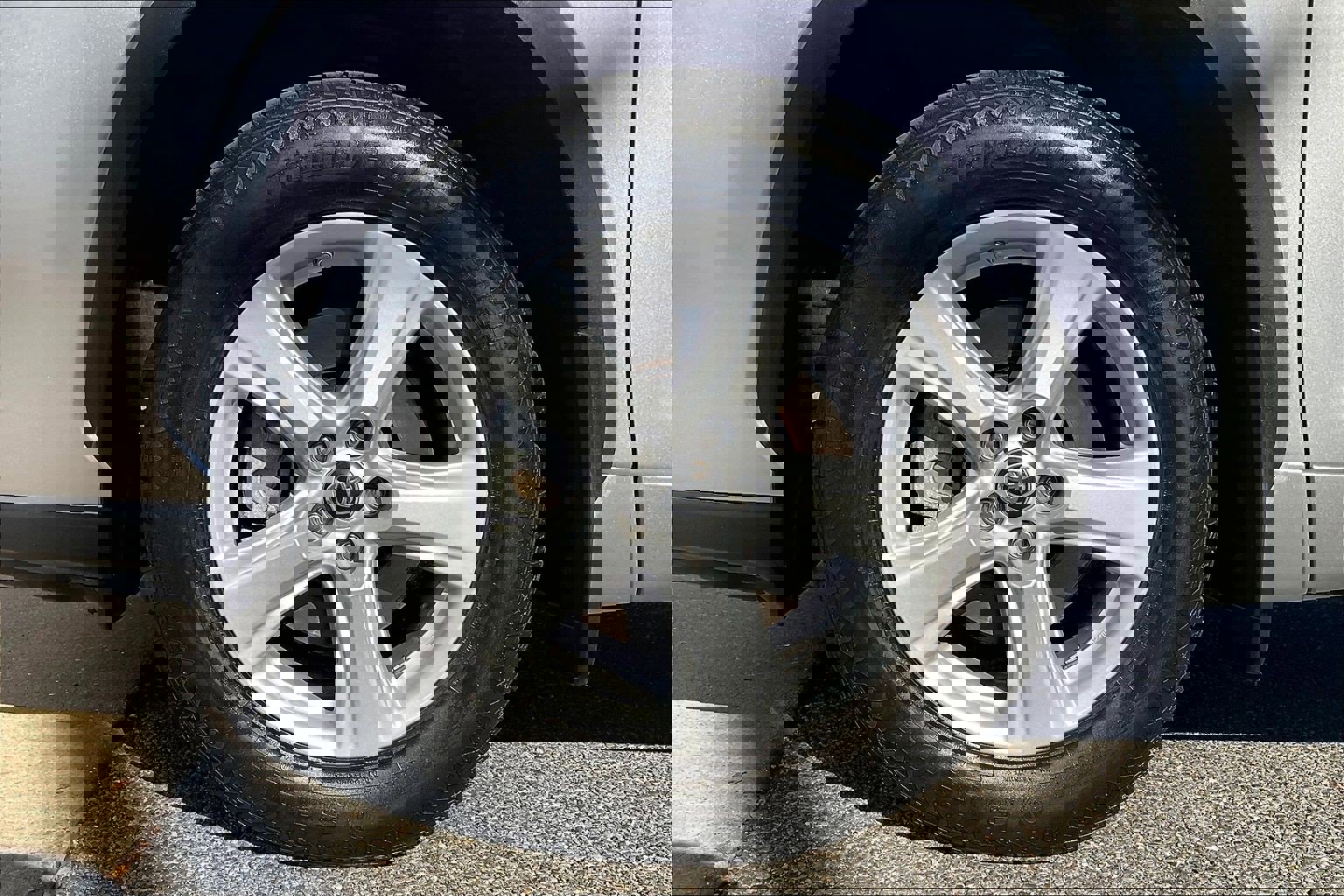 Used 2024 Toyota Highlander LE image 11