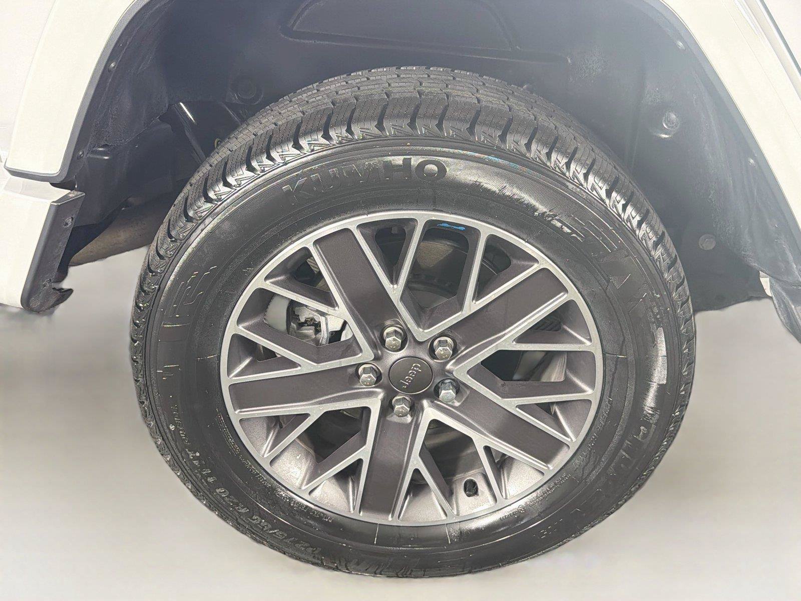 Used 2023 Jeep Wrangler Unlimited Sahara AWD/4WD image 35