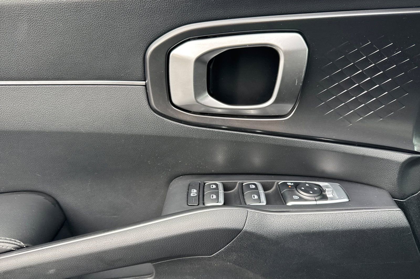 Used 2024 Kia Sorento S image 10