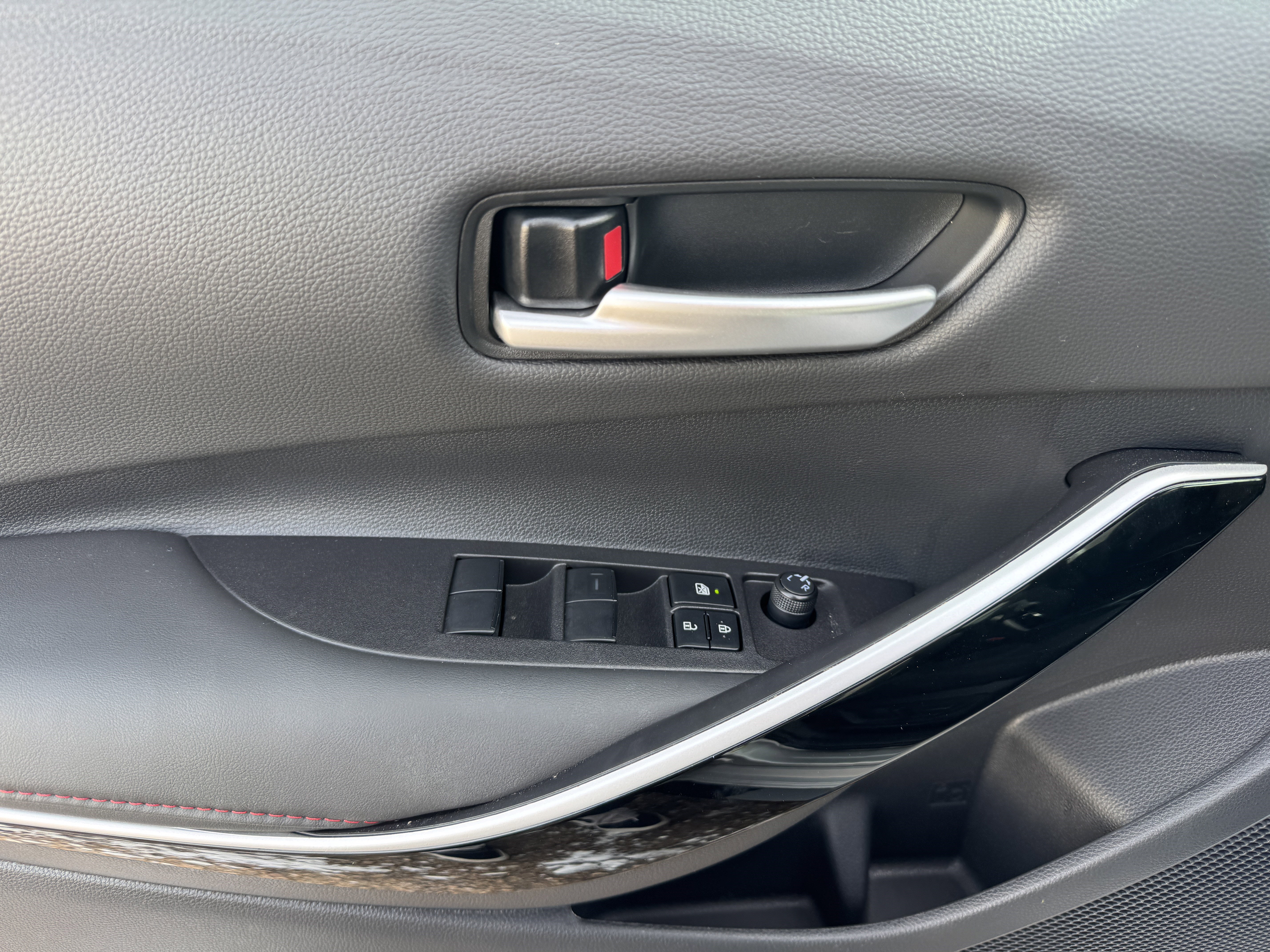 Used 2025 Toyota Corolla XSE image 9