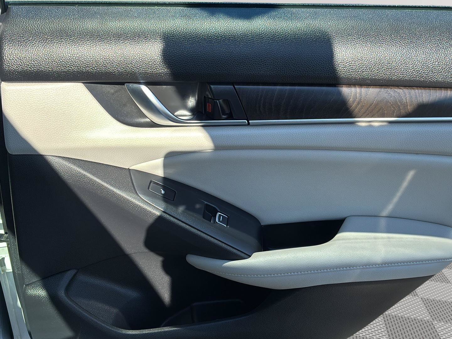 Used 2020 Honda Accord Touring image 15
