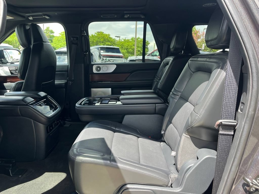 Certified 2023 Lincoln Navigator L Reserve AWD/4WD image 7