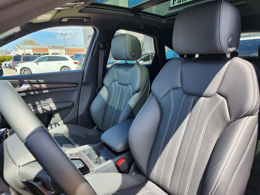 Certified 2025 Audi Q5 2.0T Premium Plus w/ Premium Plus Package AWD/4WD image 12