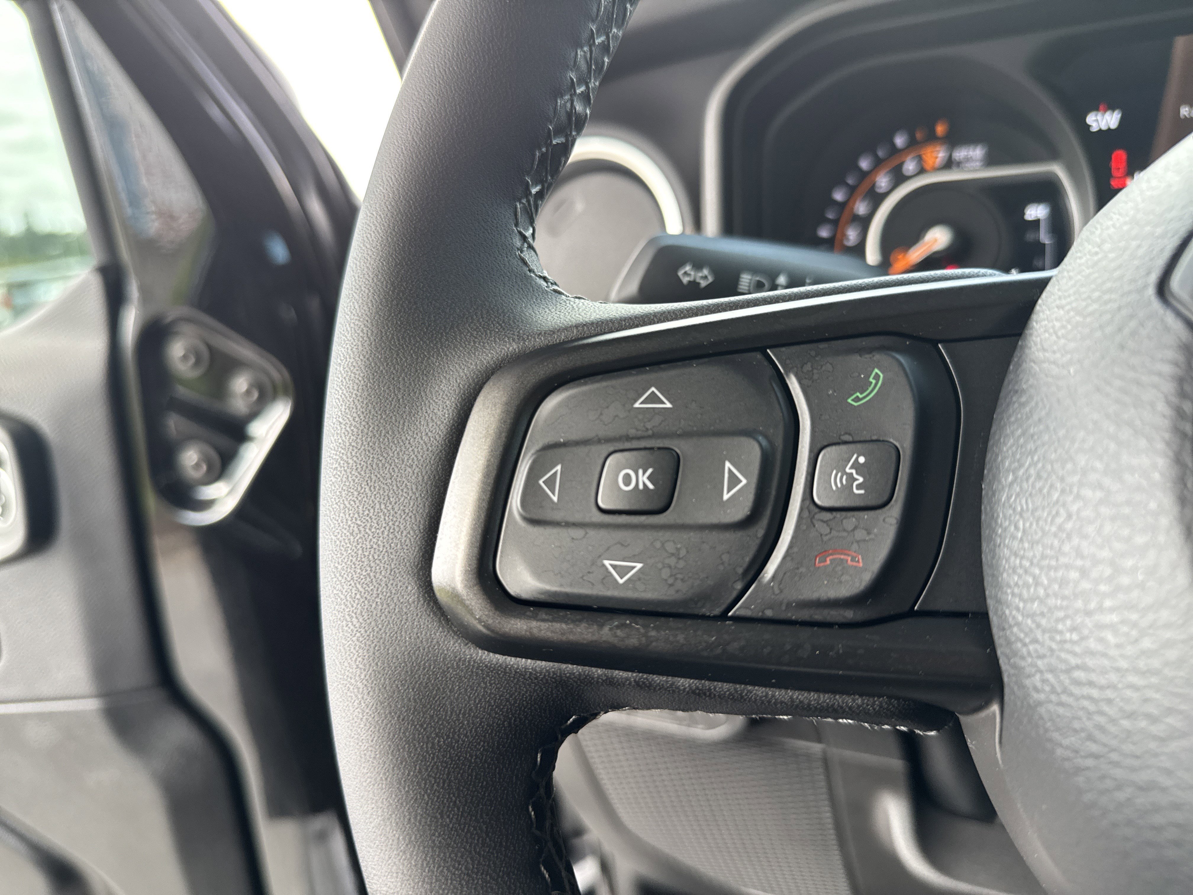 Used 2025 Jeep Gladiator Sport AWD/4WD image 19