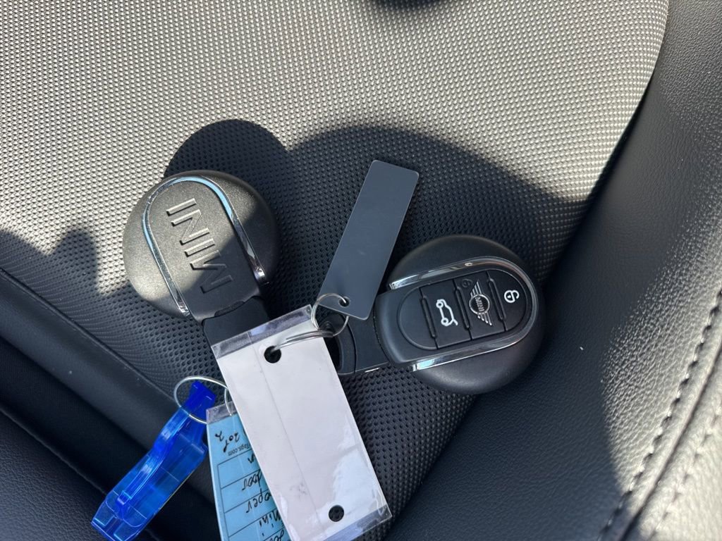 Used 2022 MINI Cooper Clubman S w/ Premium Package image 18