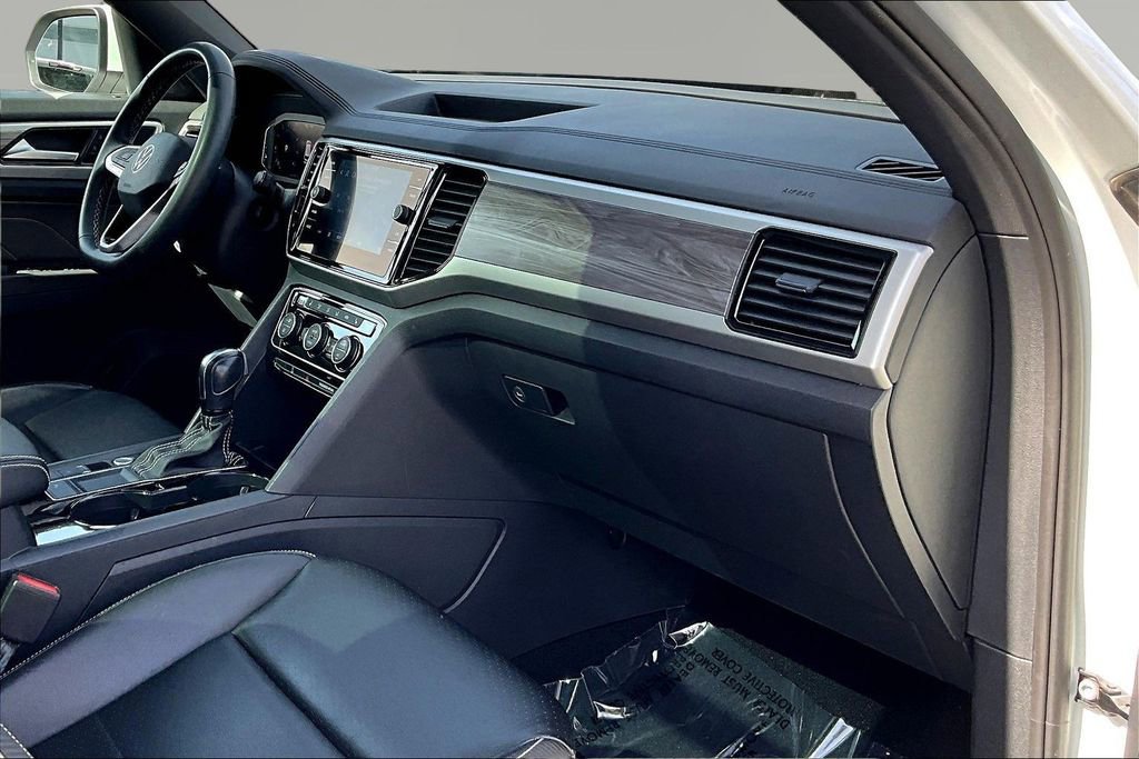 Used 2022 Volkswagen Atlas Cross Sport SE w/ Panoramic Sunroof Package image 26