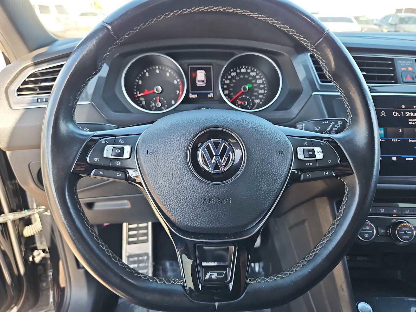 Used 2021 Volkswagen Tiguan SE R-Line image 24