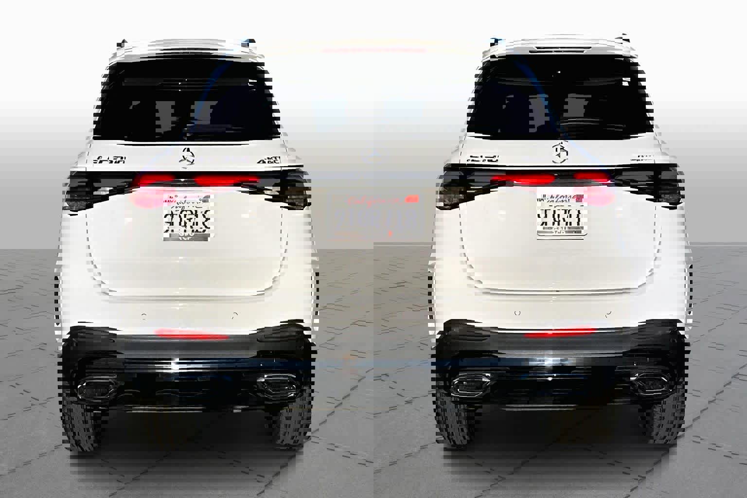 Used 2025 Mercedes-Benz GLC 300 4MATIC image 4