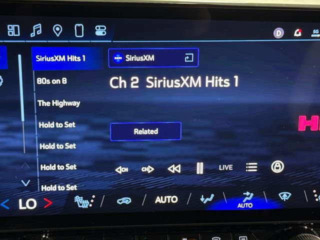 Used 2025 Chevrolet Blazer EV LT AWD/4WD image 31