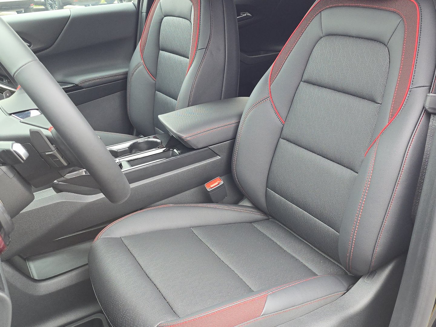 New 2027 Chevrolet Equinox RS w/ Safety and Technology Package AWD/4WD image 16