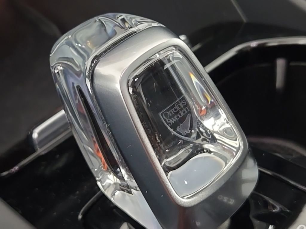 Certified 2024 Volvo XC40 B5 Ultimate w/ Climate Package image 23