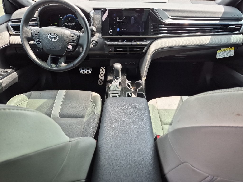 Used 2025 Toyota Camry SE FWD image 13