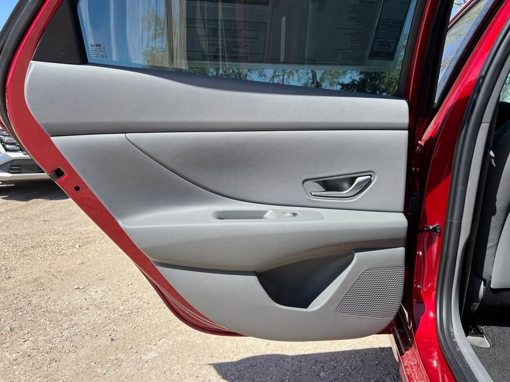 Used 2025 Hyundai Elantra Sport image 17