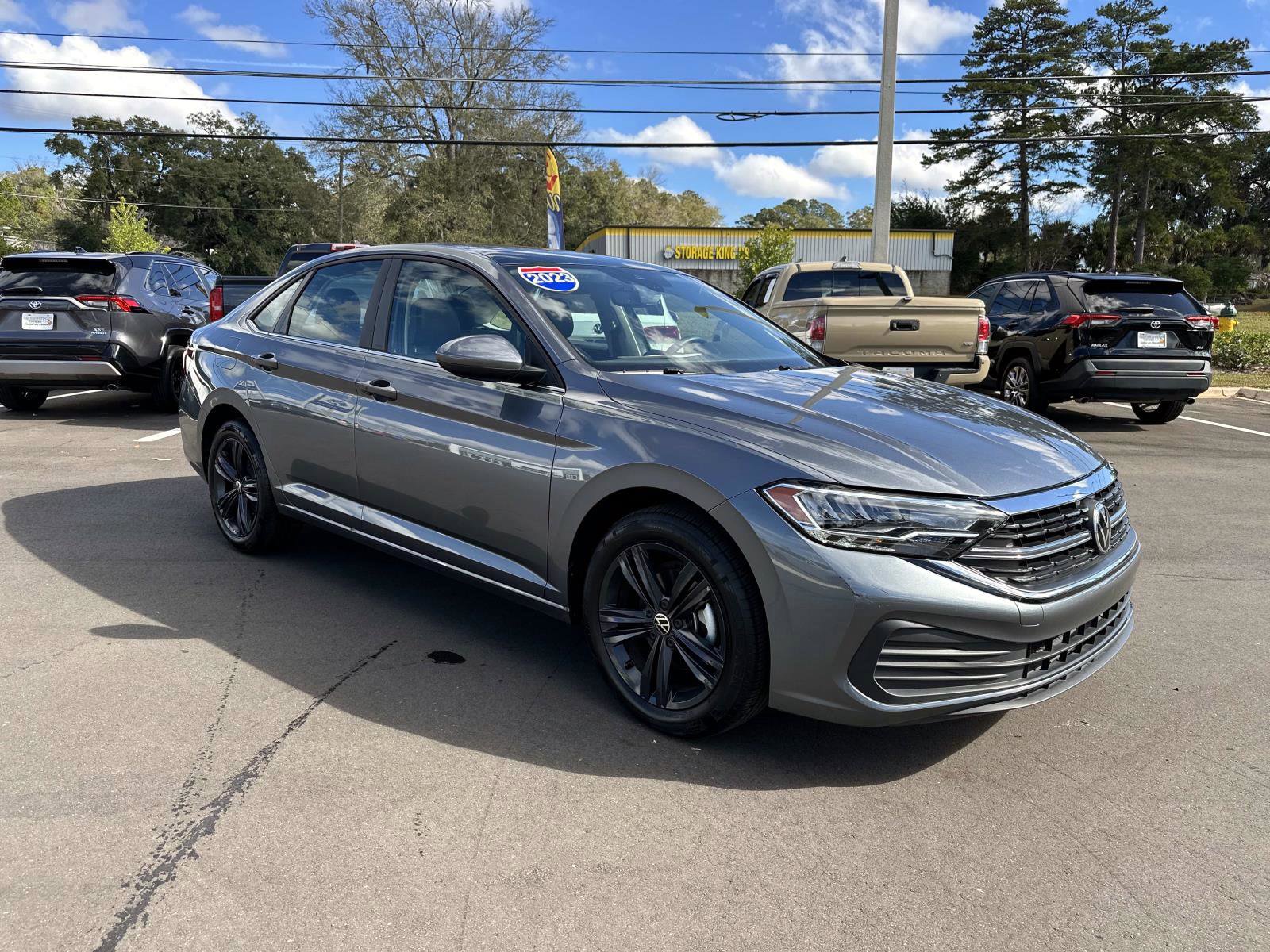 Used 2023 Volkswagen Jetta SE w/ Panoramic Sunroof Package image 7