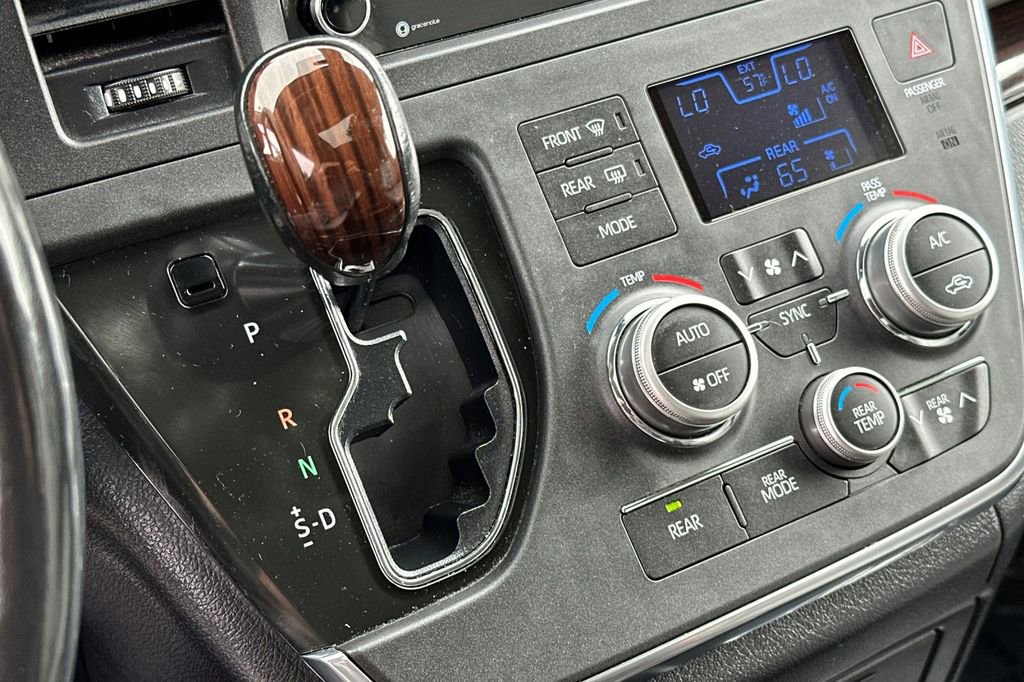 Used 2018 Toyota Sienna Limited AWD/4WD image 21