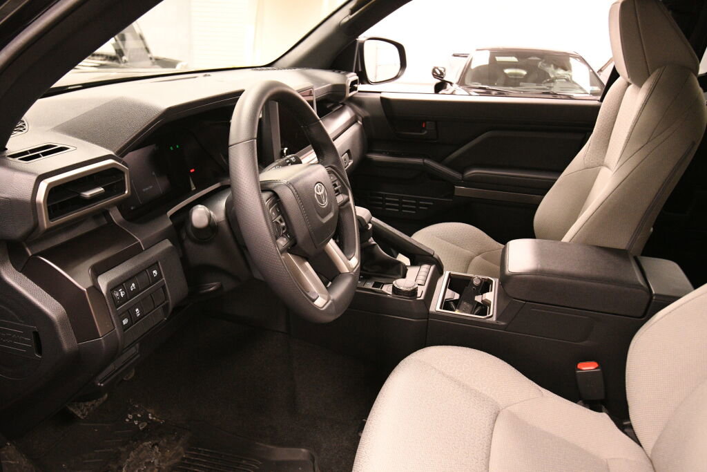 Used 2025 Toyota 4Runner SR5 image 18