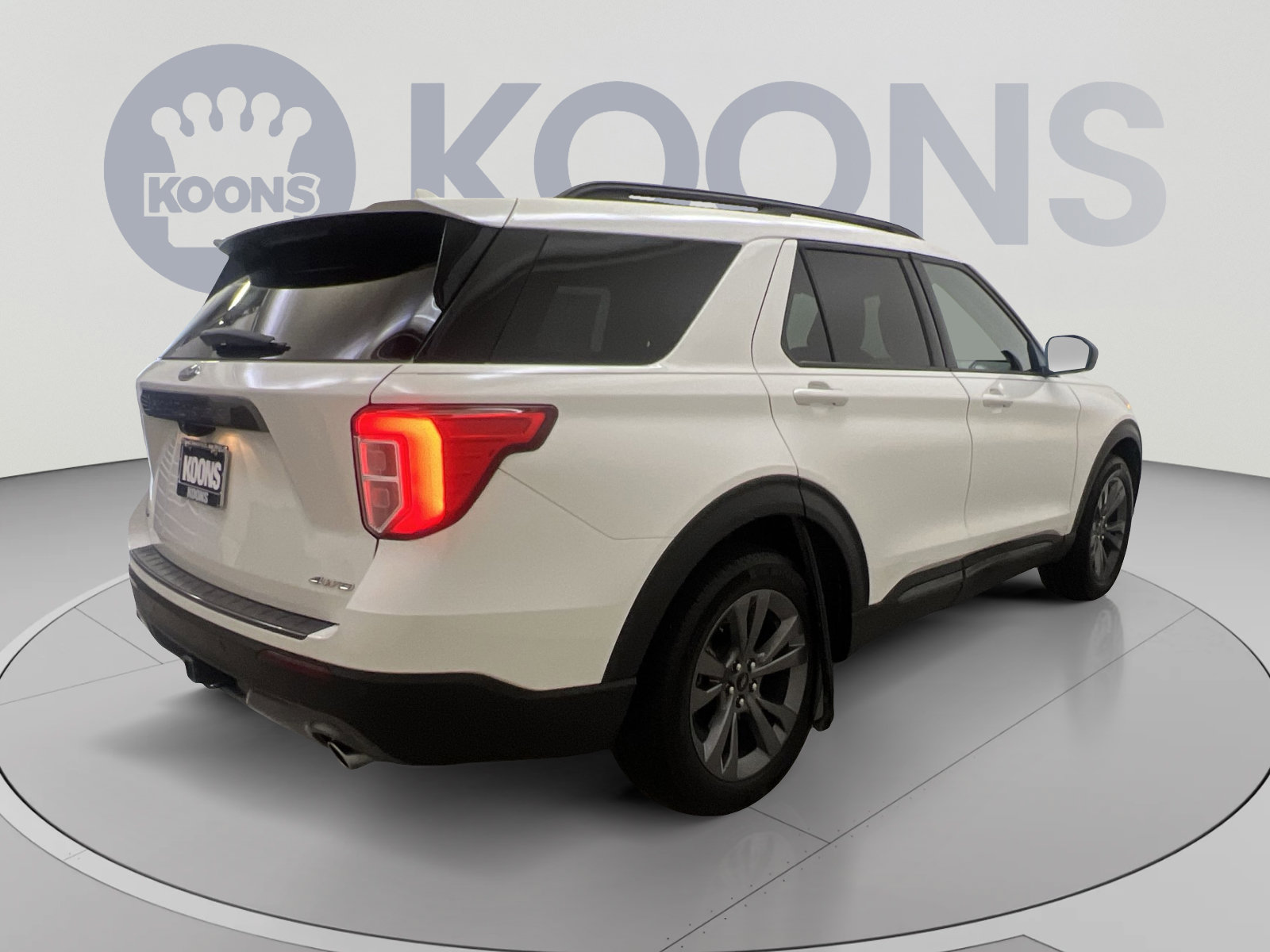 Used 2022 Ford Explorer XLT w/ Equipment Group 202A AWD/4WD image 8