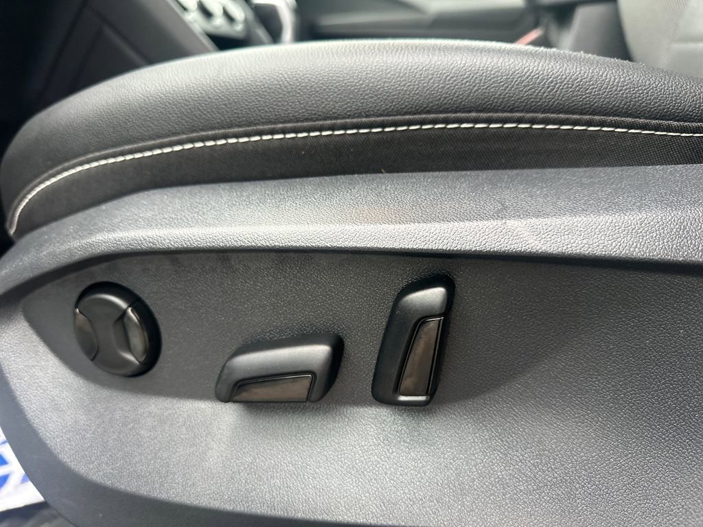 Used 2022 Volkswagen Taos SE image 4