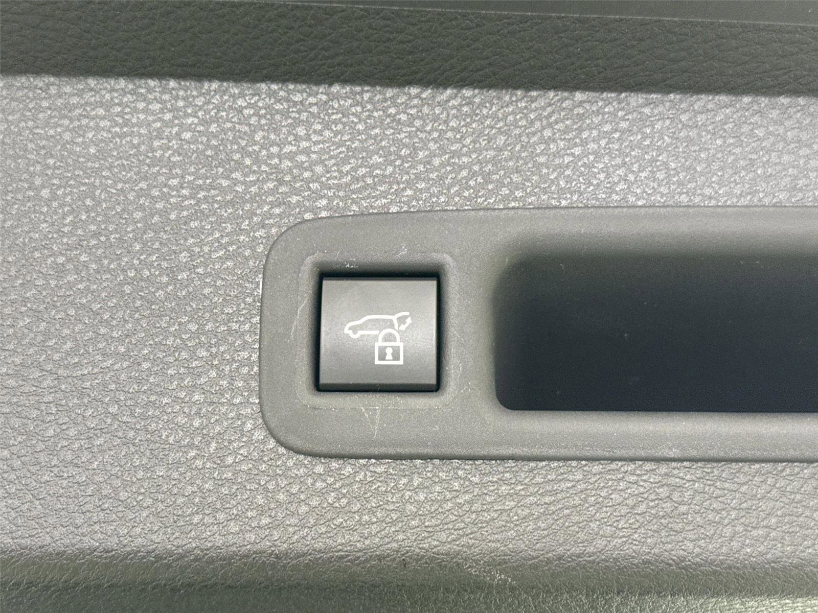 Certified 2025 Toyota Sienna XLE image 4