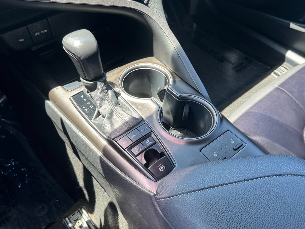 Used 2022 Toyota Camry XSE w/ Navigation Upgrade Package FWD image 17