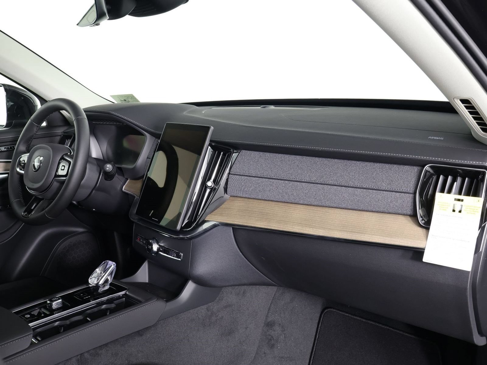 New 2026 Volvo XC90 T8 Plus AWD/4WD image 9