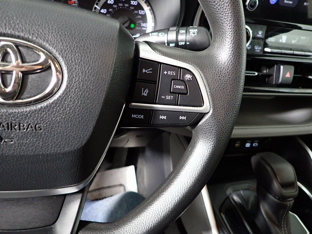 Used 2023 Toyota Highlander L image 25