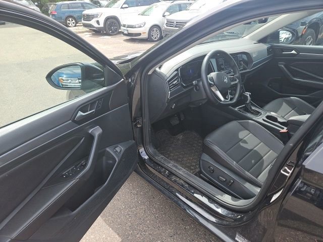 Used 2023 Volkswagen Jetta SE w/ Panoramic Sunroof Package FWD image 26