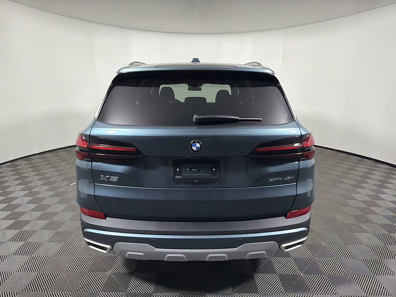 New 2026 BMW X5 xDrive40i w/ Premium Package image 2