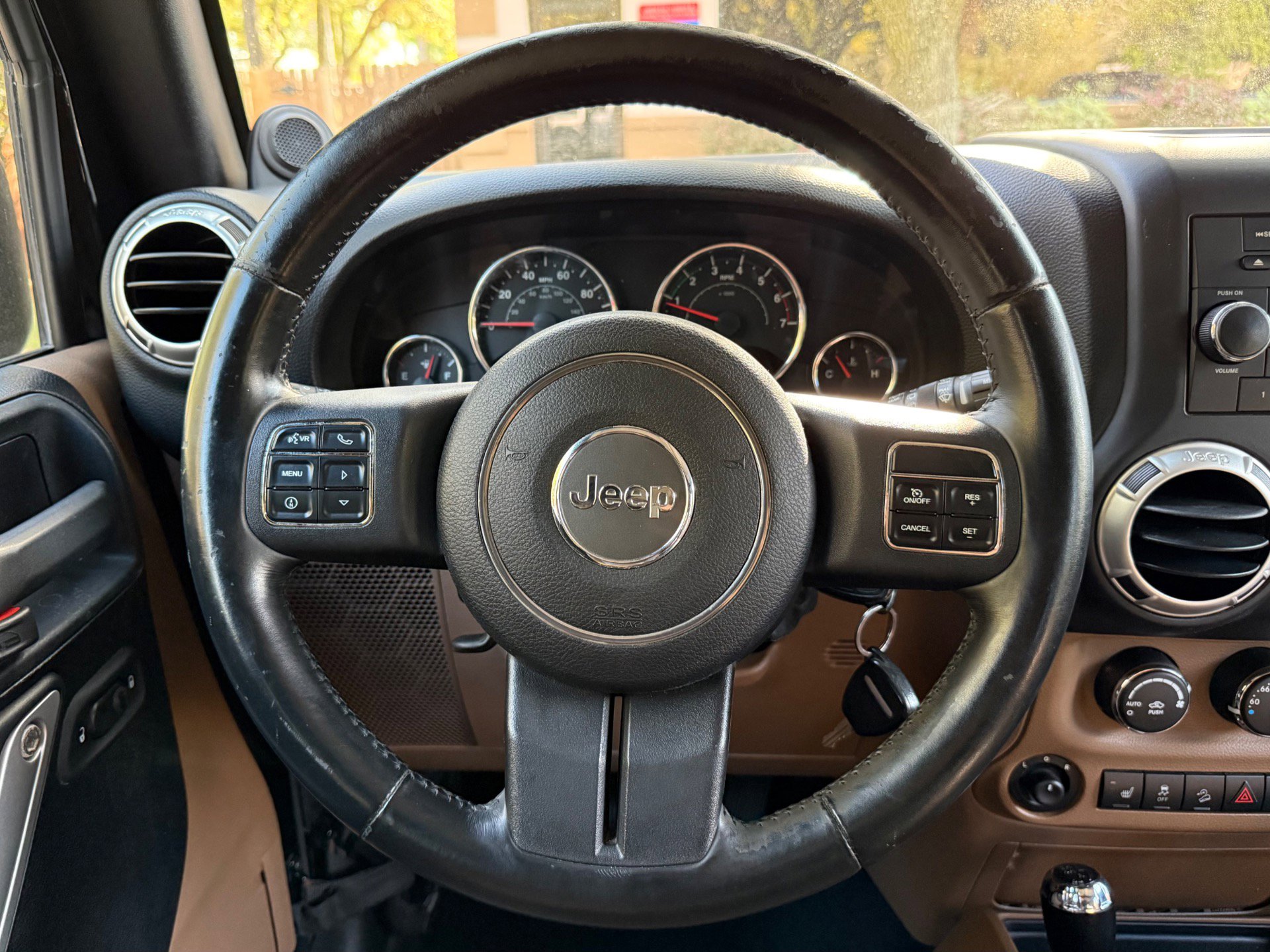 Used 2011 Jeep Wrangler Unlimited Rubicon w/ Connectivity Group image 24