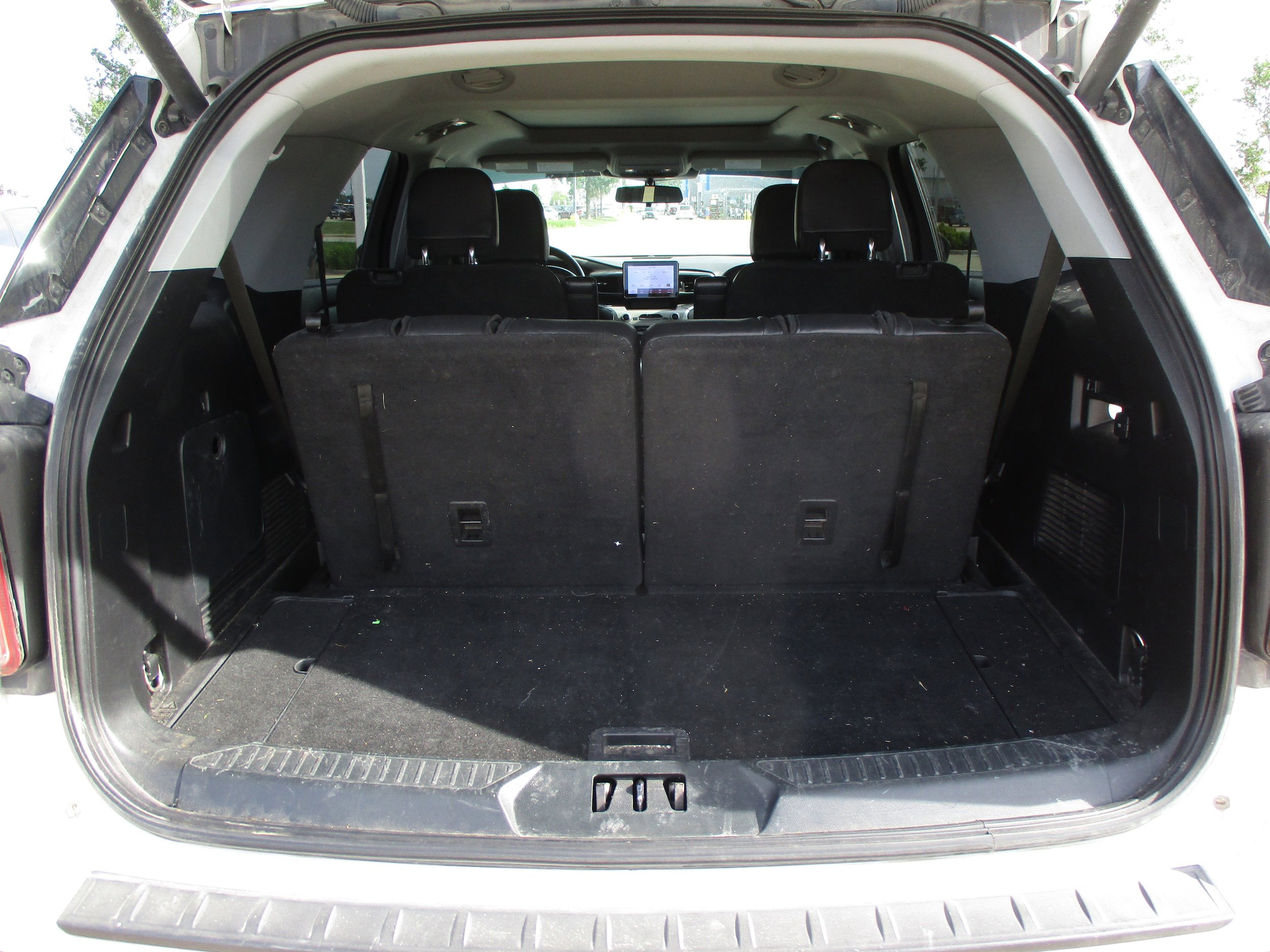 Used 2020 Ford Explorer XLT w/ Equipment Group 202A AWD/4WD image 18