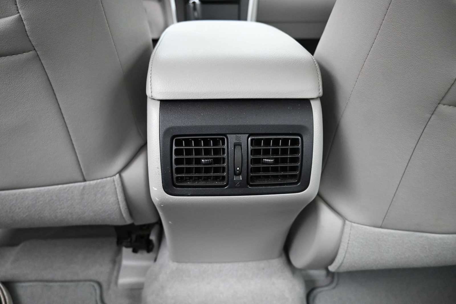 Used 2015 Toyota Camry XLE FWD image 11