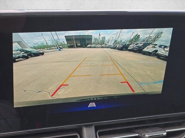 Used 2025 Chevrolet Trax LT w/ Sunroof Package image 13