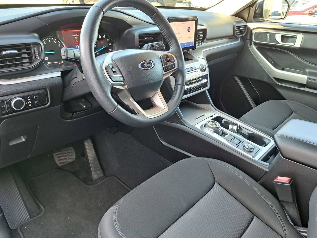 Used 2023 Ford Explorer XLT image 7