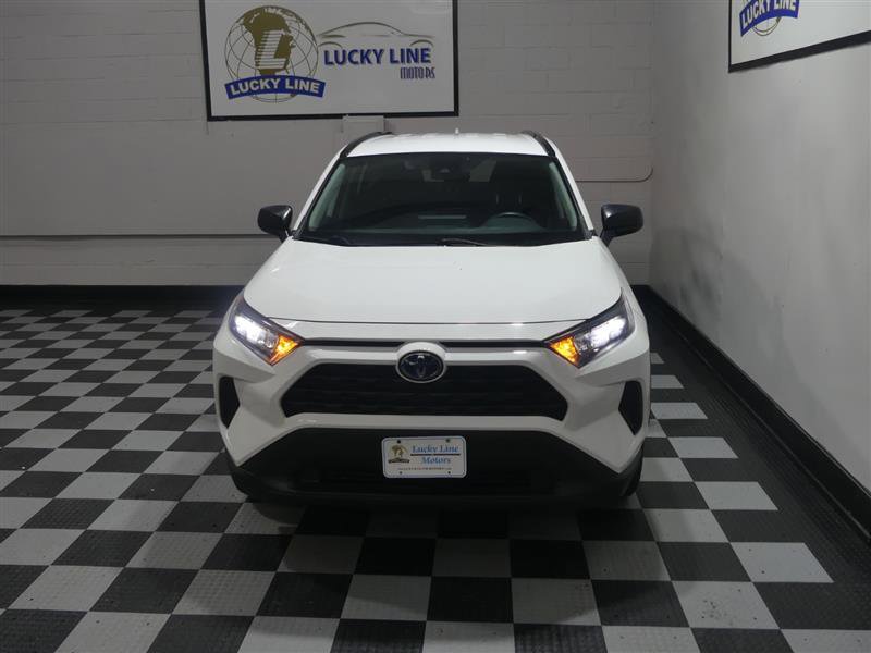 Used 2021 Toyota RAV4 LE image 3
