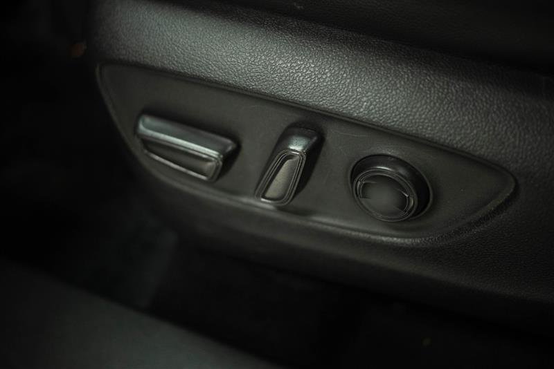 Used 2022 Toyota Highlander XLE FWD image 12