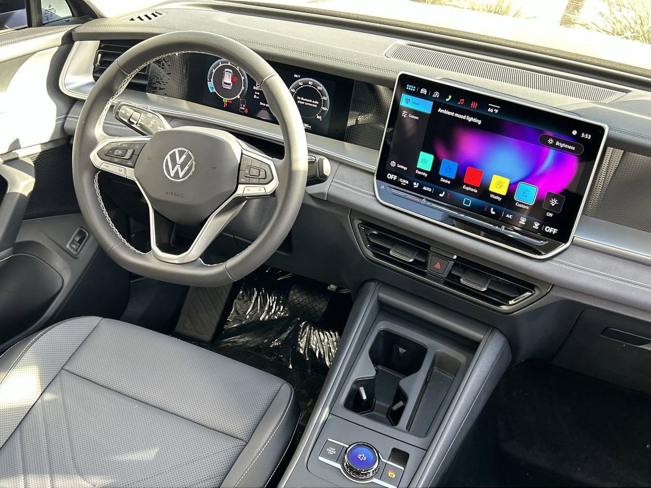New 2026 Volkswagen Tiguan SE image 10