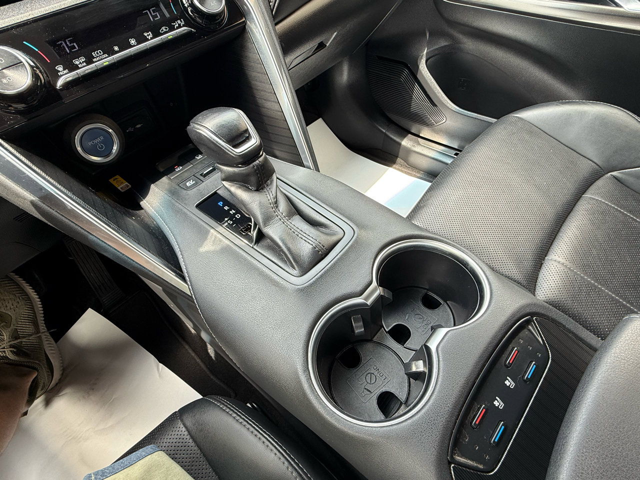 Used 2021 Toyota Venza XLE image 26