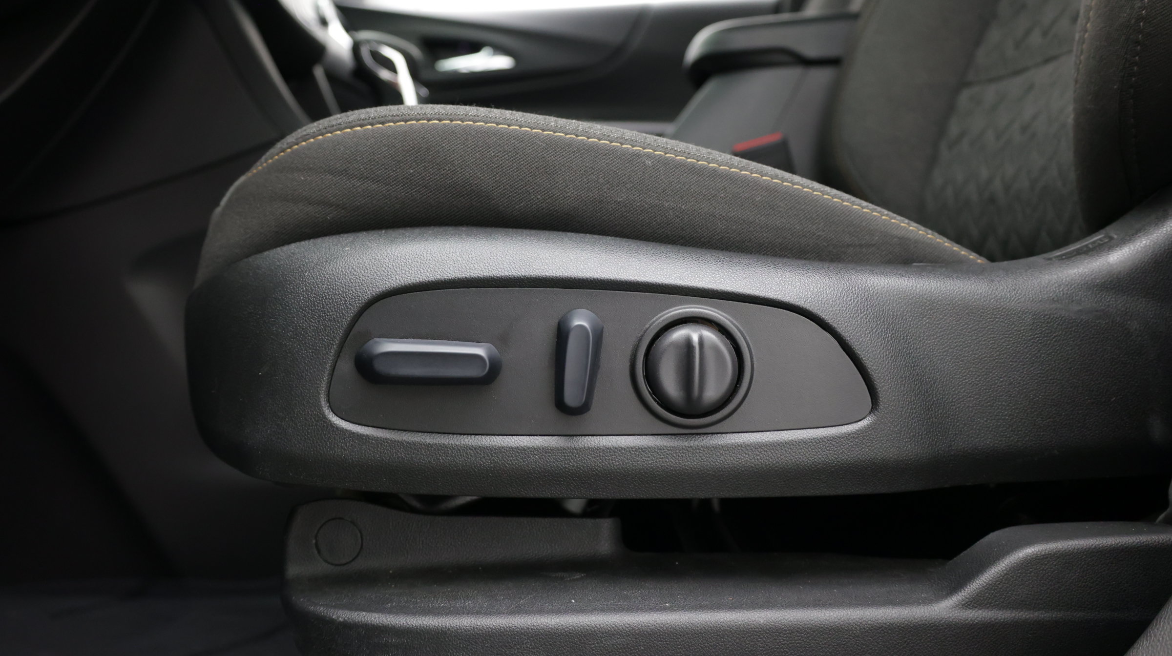 Used 2024 Chevrolet Equinox LT AWD/4WD image 16