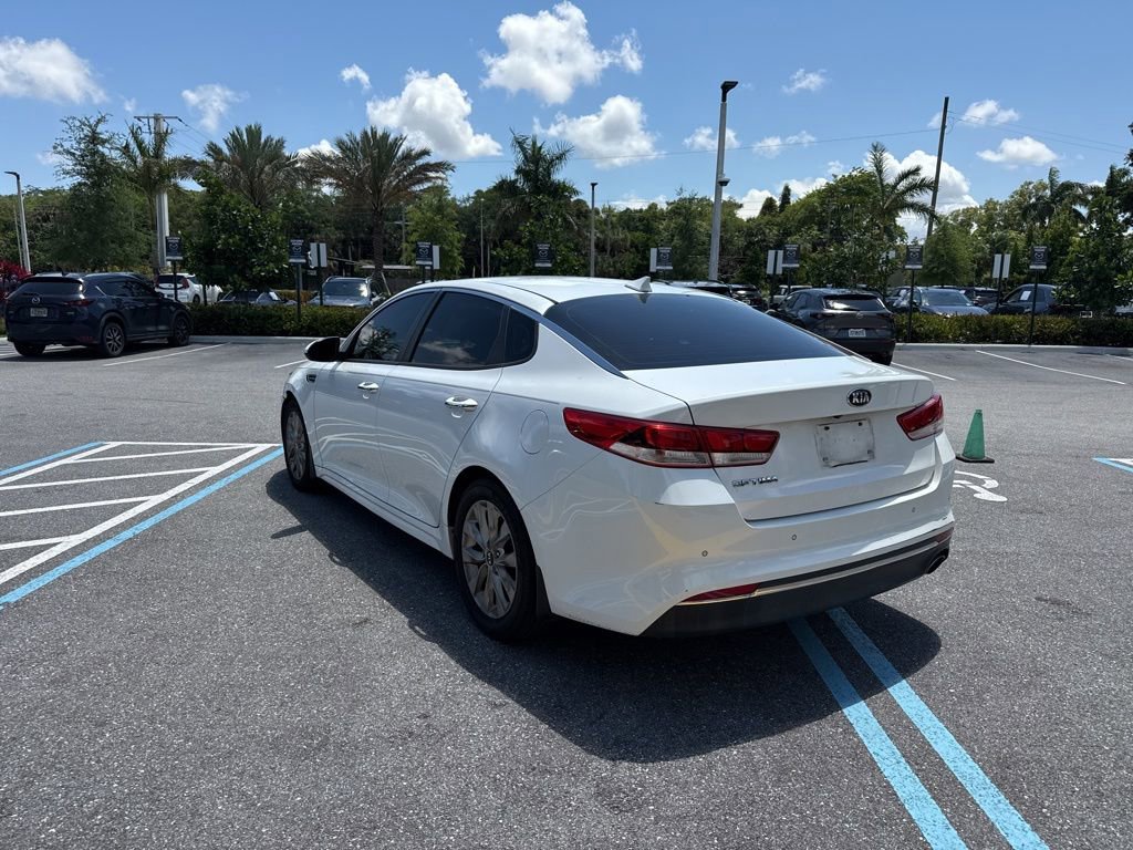 Used 2018 Kia Optima LX w/ 17" Alloy Wheels Package FWD image 7